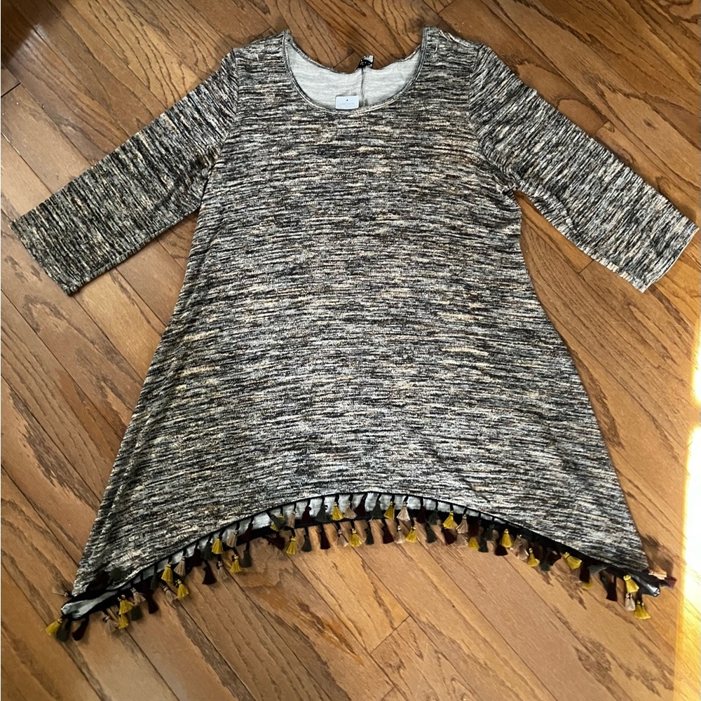 NWT Cal Style Gray and Brown Knit Tunica with Tassel Hem